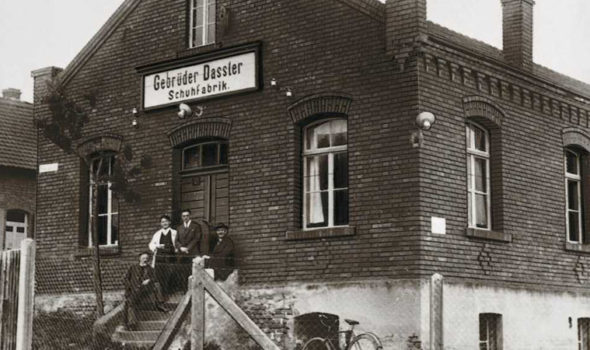 Fabriken där bröderna Dassler tillverkade skor 1927. Foto från Pumas historiska hemsida.